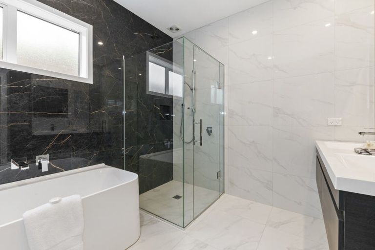 Photo of property in 2/2 Milton Road, Northcote Point, Auckland, 0627