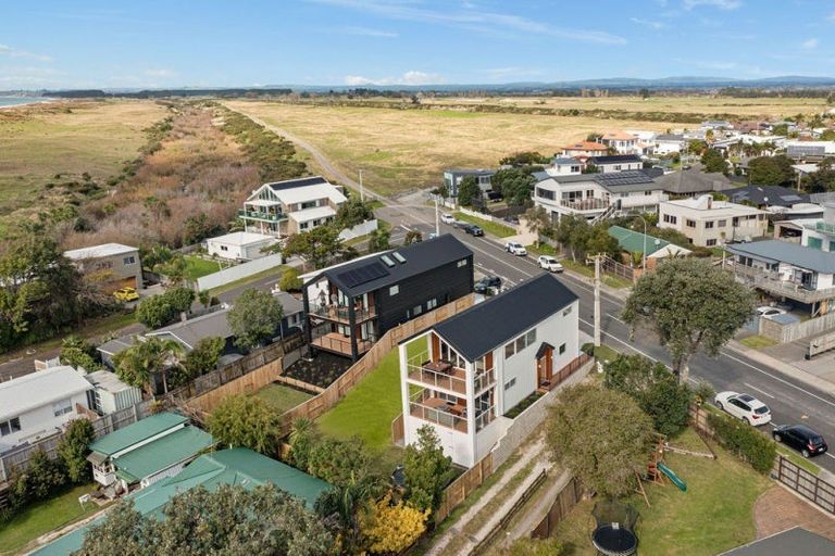 Photo of property in 1335d Papamoa Beach Road, Papamoa Beach, 3118