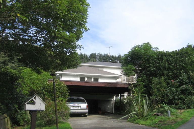 Photo of property in 1 Westhaven Drive, Tawa, Wellington, 5028