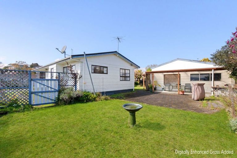 Photo of property in 8 Aquarius Drive, Kawaha Point, Rotorua, 3010
