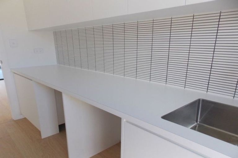 Photo of property in 18 Sardinia Grove, Fitzherbert, Palmerston North, 4410