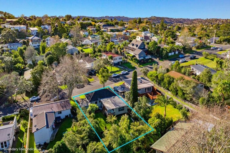 Photo of property in 14 Rosecamp Road, Beach Haven, Auckland, 0626