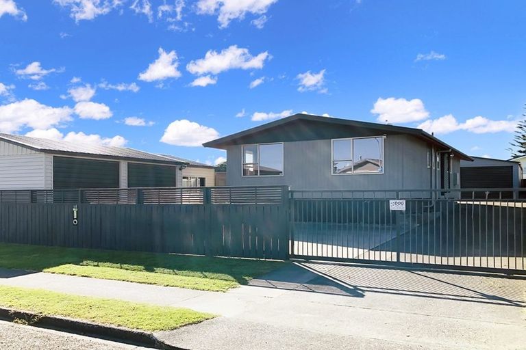 Photo of property in 64 Hinau Street, Castlecliff, Whanganui, 4501
