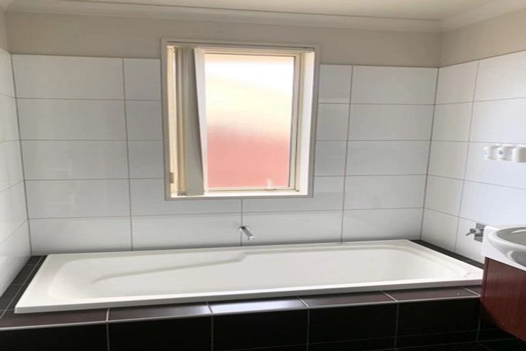 Photo of property in 17 Cunneen Place, Aidanfield, Christchurch, 8025