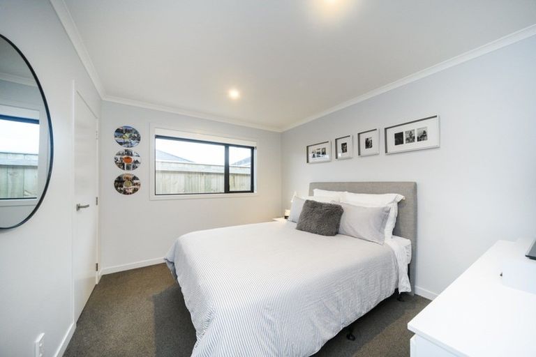 Photo of property in 18 Cyprus Place, Fitzherbert, Palmerston North, 4410