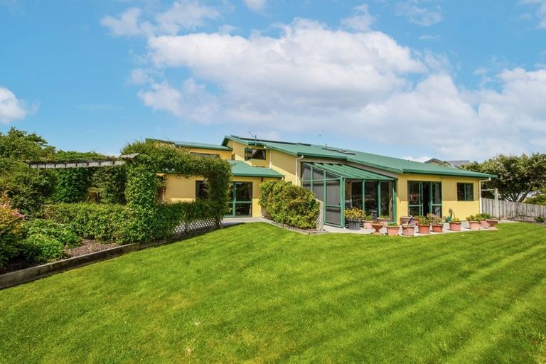 Photo of property in 48 Samwell Drive, Whitby, Porirua, 5024