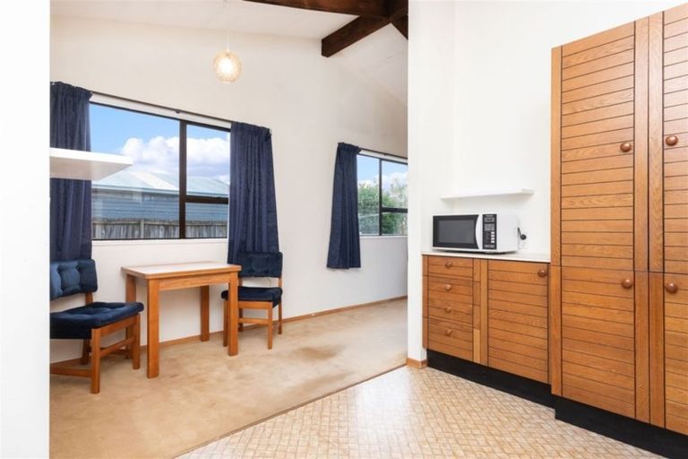 Photo of property in 2/92c Englefield Road, Northwood, Christchurch, 8051