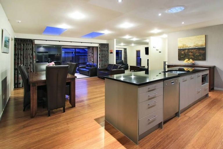 Photo of property in 77 Aotea Drive, Aotea, Porirua, 5024