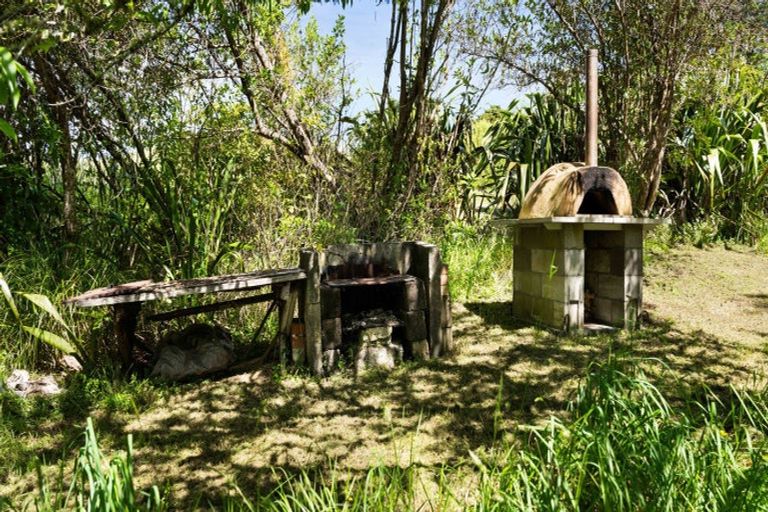 Photo of property in 2447 Port Waikato-waikaretu Road, Waikaretu, Tuakau, 2695