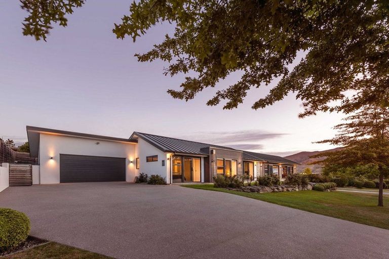 Photo of property in 1 Clearview Street, Wanaka, 9305