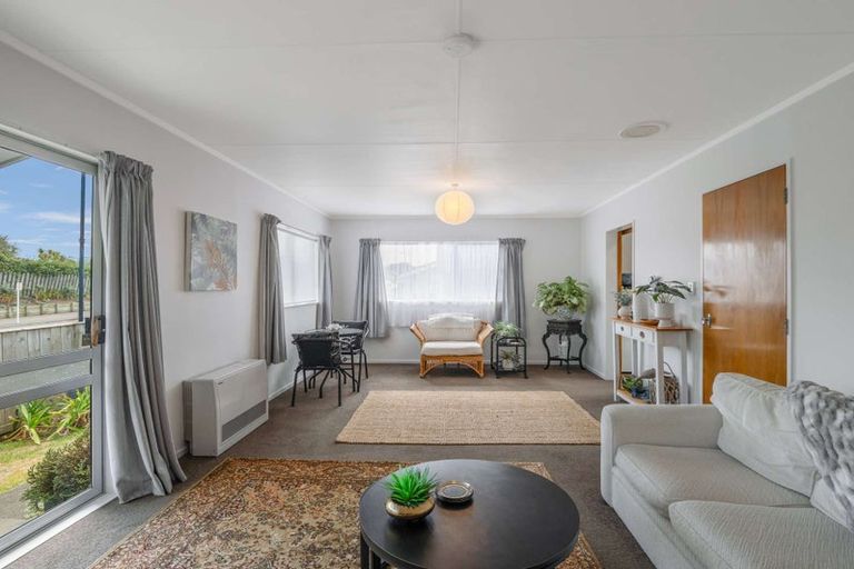 Photo of property in 2 Rangiora Street, Castlecliff, Whanganui, 4501