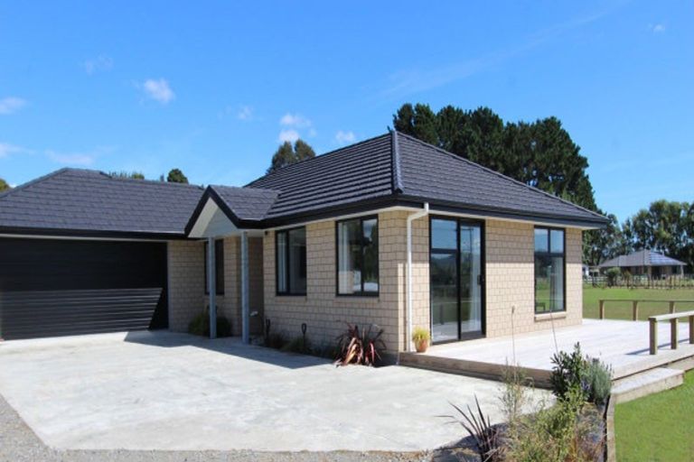 Photo of property in 77 Halls Road, Pahiatua, 4910