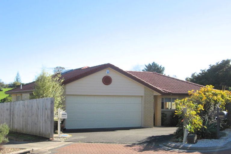 Photo of property in 13 Adair Place, Weymouth, Auckland, 2103