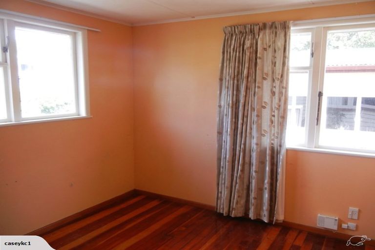 Photo of property in 15 Tawa Street, Tawa, Wellington, 5028