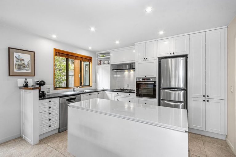 Photo of property in 100 Straven Road, Fendalton, Christchurch, 8014