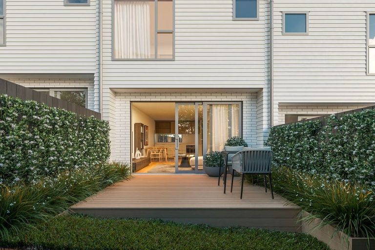 Photo of property in 30 Seon Place, Birkdale, Auckland, 0626