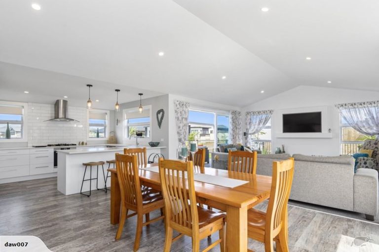 Photo of property in 1 Wahaika Way, Papamoa Beach, Papamoa, 3118