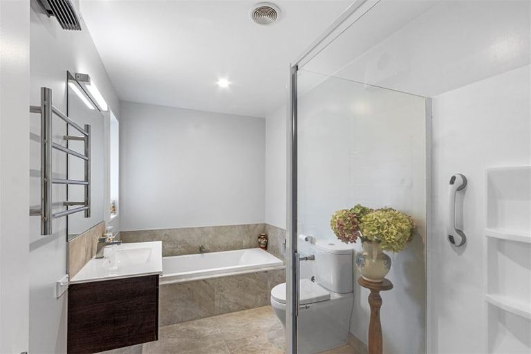 Photo of property in 2/15 Taylors Avenue, Bryndwr, Christchurch, 8052