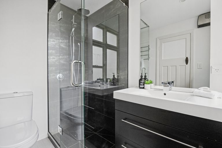Photo of property in 155 Victoria Road, Saint Clair, Dunedin, 9012