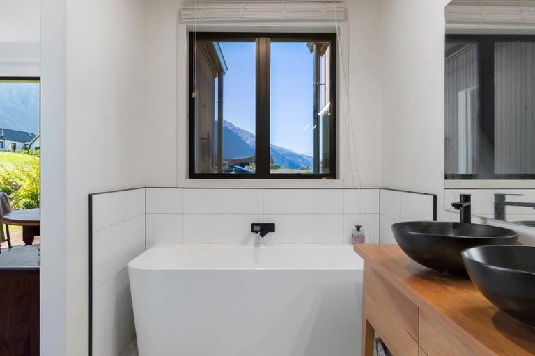 Photo of property in 9 Arran Lane, Jacks Point, Queenstown, 9371