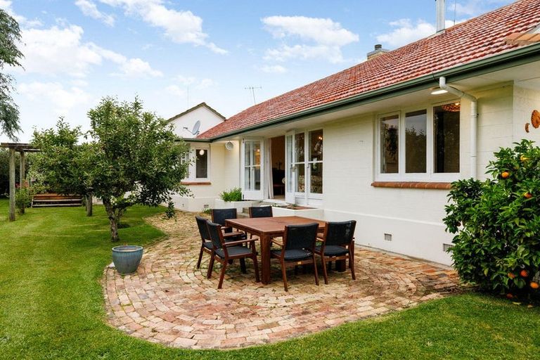 Photo of property in 142 Williams Street, Cambridge, 3434