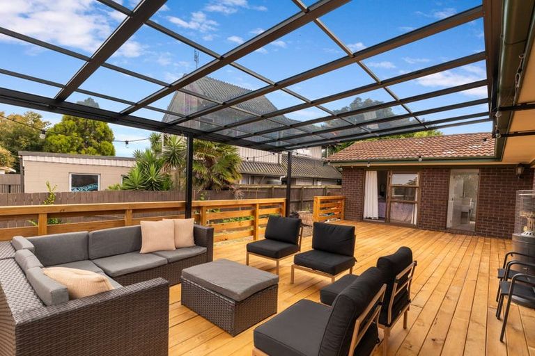 Photo of property in 25 Balgowan Terrace, Conifer Grove, Takanini, 2112