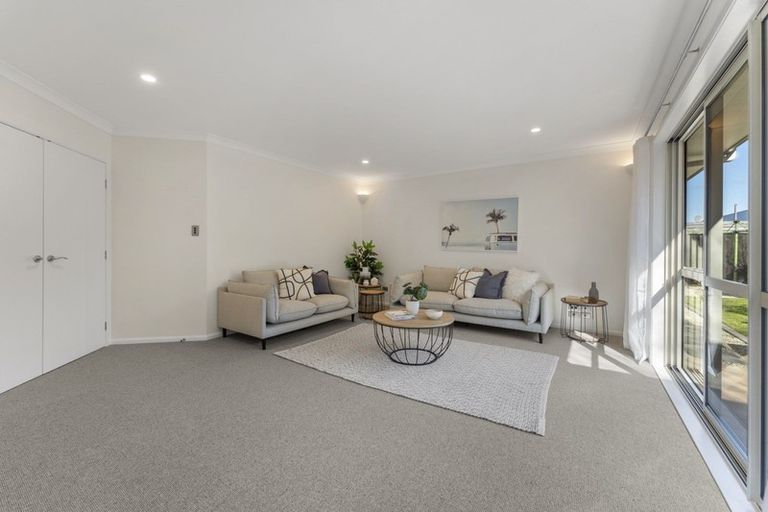 Photo of property in 9a Larch Place, Casebrook, Christchurch, 8051