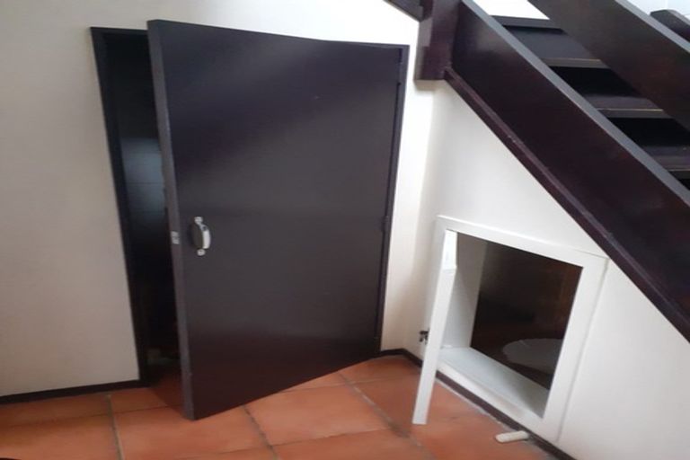 Photo of property in 140 Akaroa Drive, Maupuia, Wellington, 6022