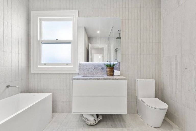 Photo of property in 4 Cheltenham Road, Devonport, Auckland, 0624