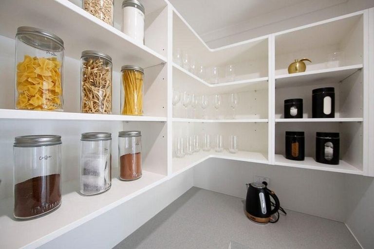 Photo of property in 24 Te Piriti Road, One Tree Point, 0118