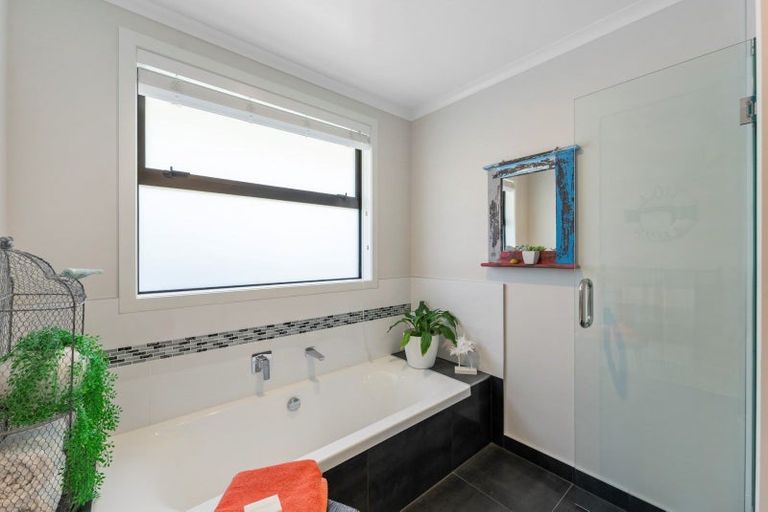 Photo of property in 9 Cassinia Close, Papamoa Beach, Papamoa, 3118