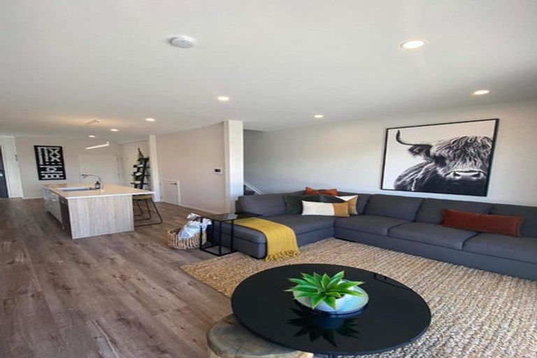 Photo of property in 10 Parahau Road, Papakura, 2110