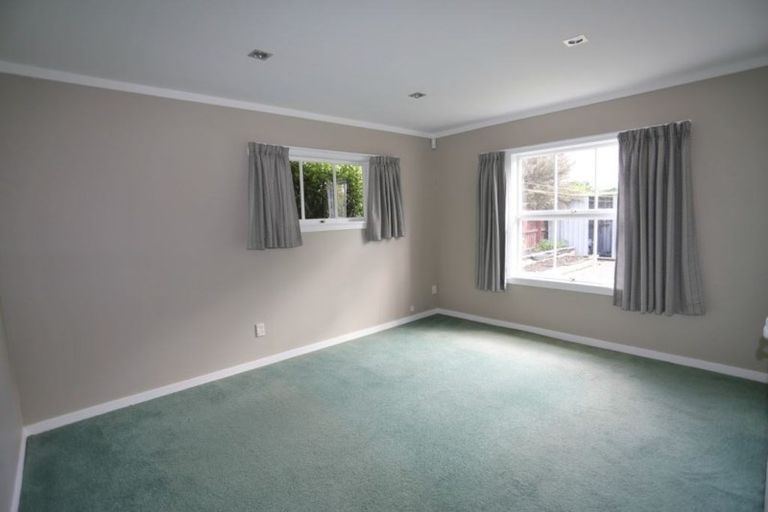 Photo of property in 11 Radbrook Street, Avonhead, Christchurch, 8042