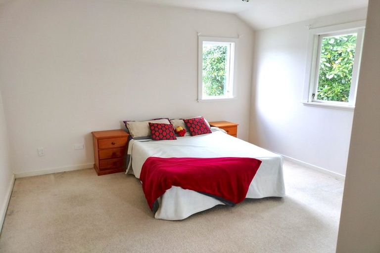 Photo of property in 21 Saint Michaels Crescent, Kelburn, Wellington, 6012