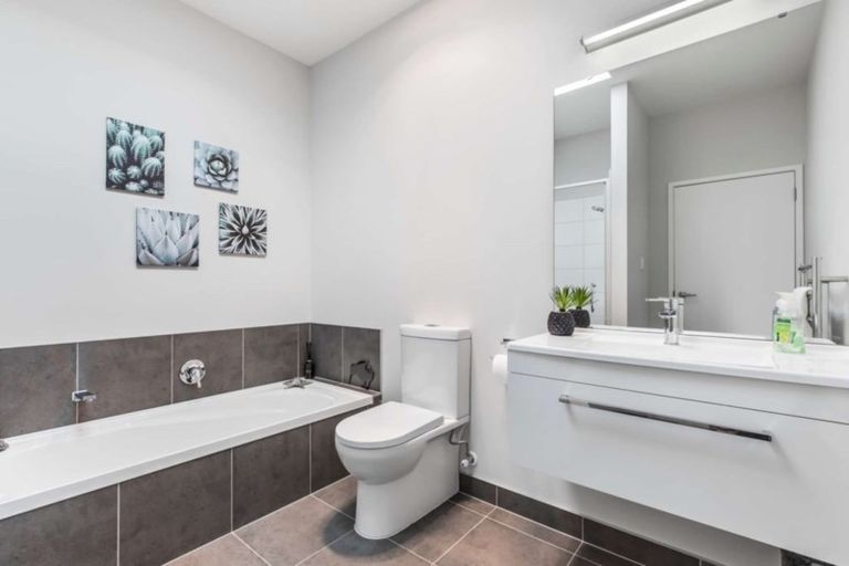 Photo of property in 21 Liberation Road, Papakura, 2110