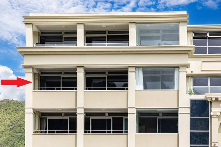 Photo of property in Oxleys Rock Apartments, 401/6 London Quay, Picton, 7220