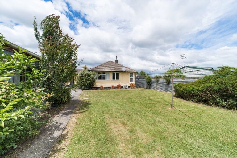 Photo of property in 3 Montrose Place, Takaro, Palmerston North, 4412