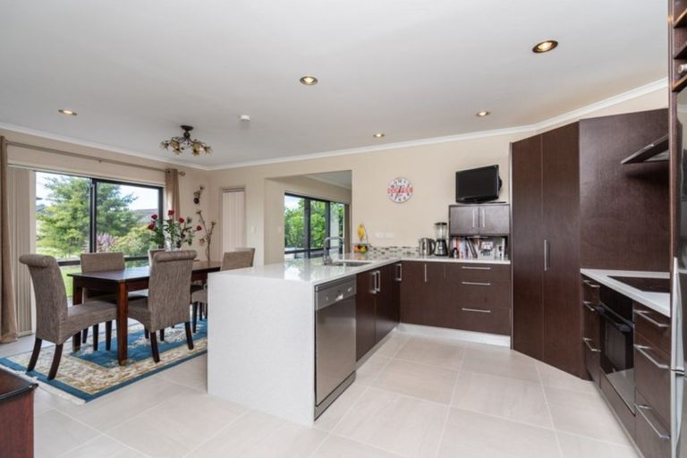 Photo of property in 12 Ngatiti Place, One Tree Point, 0118