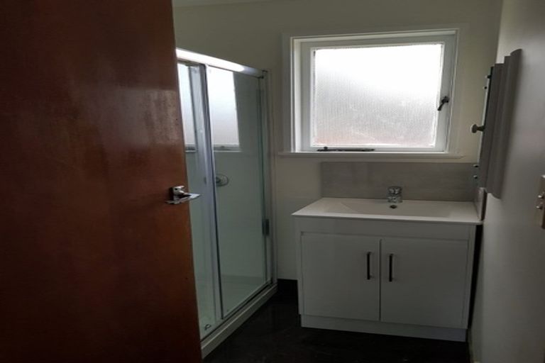 Photo of property in 2/52 Landscape Road, Papatoetoe, Auckland, 2025