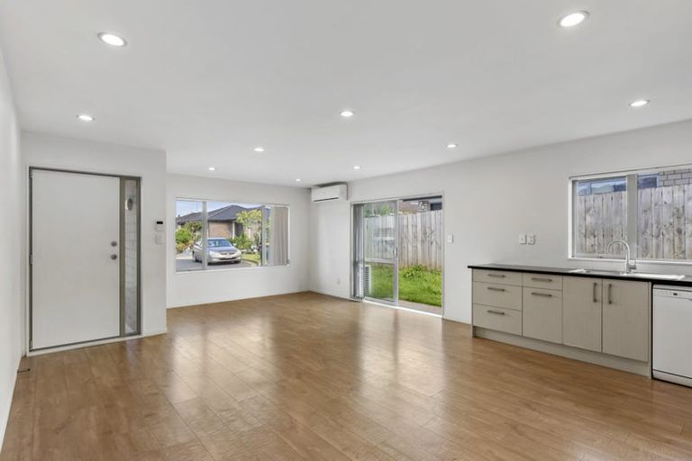 Photo of property in 15 Austin Brave Place, Favona, Auckland, 2024