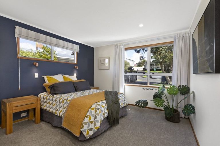 Photo of property in 49 Cron Avenue, Te Atatu South, Auckland, 0610