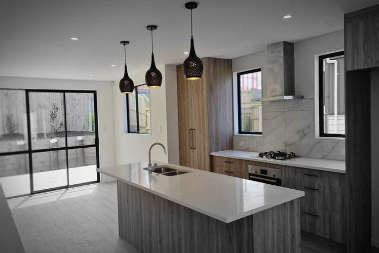 Photo of property in 20b Crestview Rise, Papakura, 2110