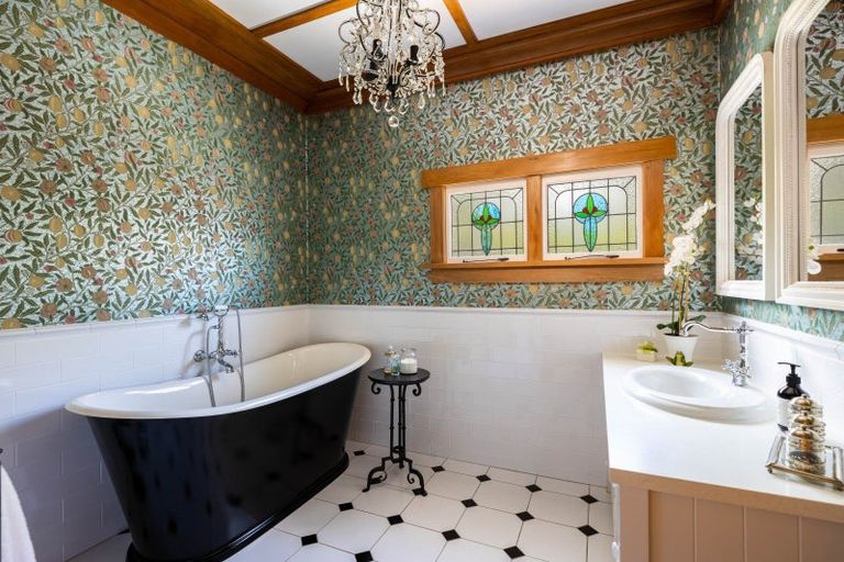 Photo of property in 83 Brougham Street, New Plymouth, 4310