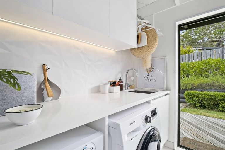 Photo of property in 2/87 Nigel Road, Browns Bay, Auckland, 0630