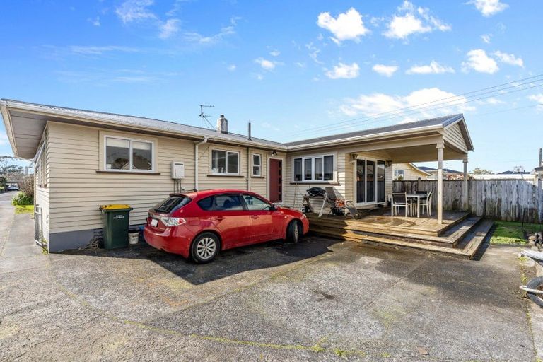 Photo of property in 11 Truby King Street, Merrilands, New Plymouth, 4312