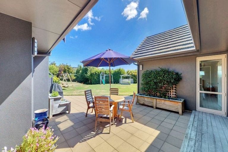 Photo of property in 63 Loch Views Road, Acacia Bay, Taupo, 3385