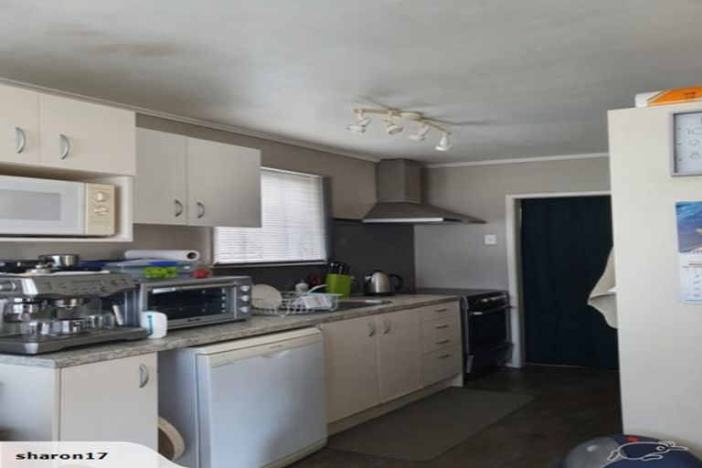 Photo of property in 24 Lyford Crescent, Sunnynook, Auckland, 0620