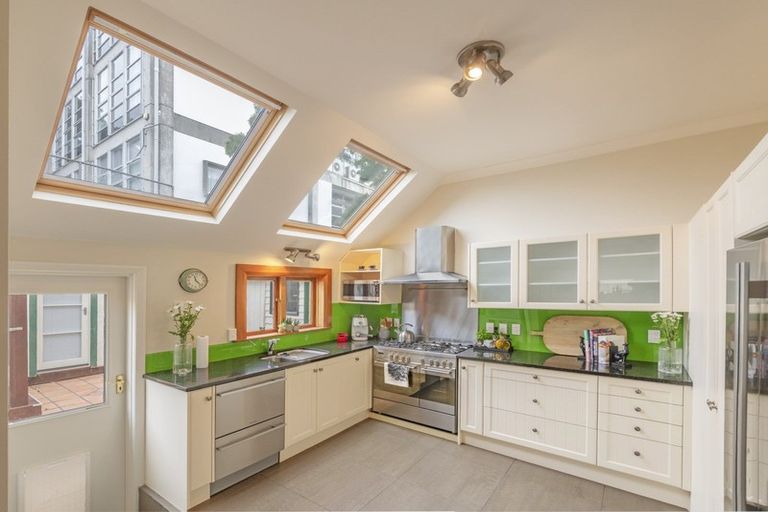 Photo of property in 25 Hawkestone Street, Thorndon, Wellington, 6011