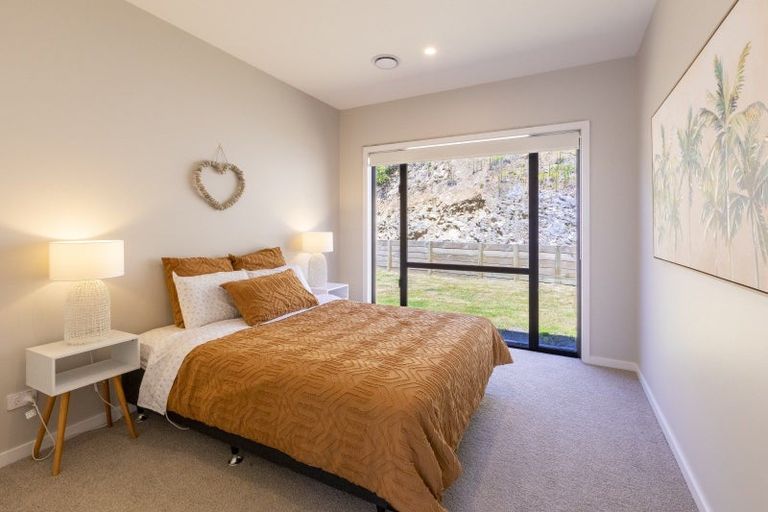 Photo of property in 75 Oak Road, Poraiti, Napier, 4112