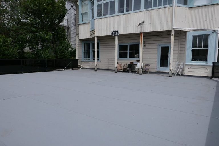 Photo of property in 70 Kelburn Parade, Kelburn, Wellington, 6012